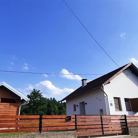 Holiday Home Little House On Papuk Slatinski Drenovac Bagian luar foto